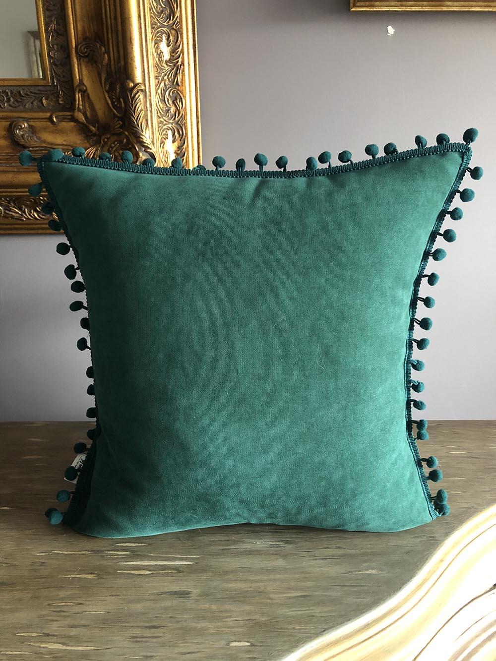 Zümrüt Yeşili Ponponlu Yastık Kılıfı