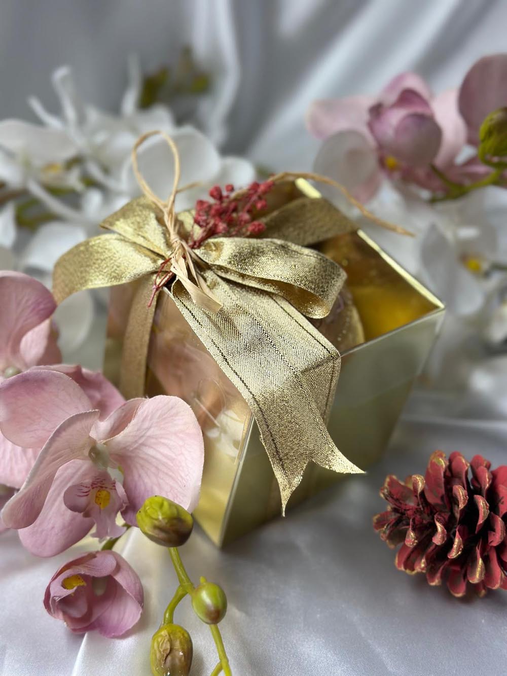 Pembe Fiyonklu Yılbaşı Çam Ağacı Topu