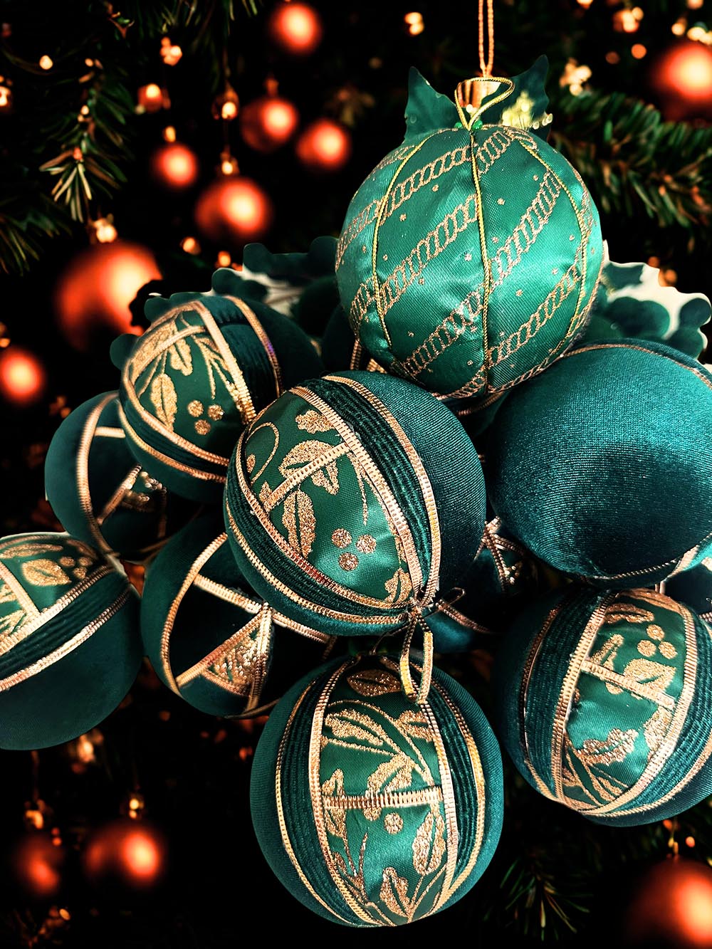 Desenli  Yılbaşı Çam Ağacı Süsü 10 Cm Kadife Yılbaşı Ağacı Topu