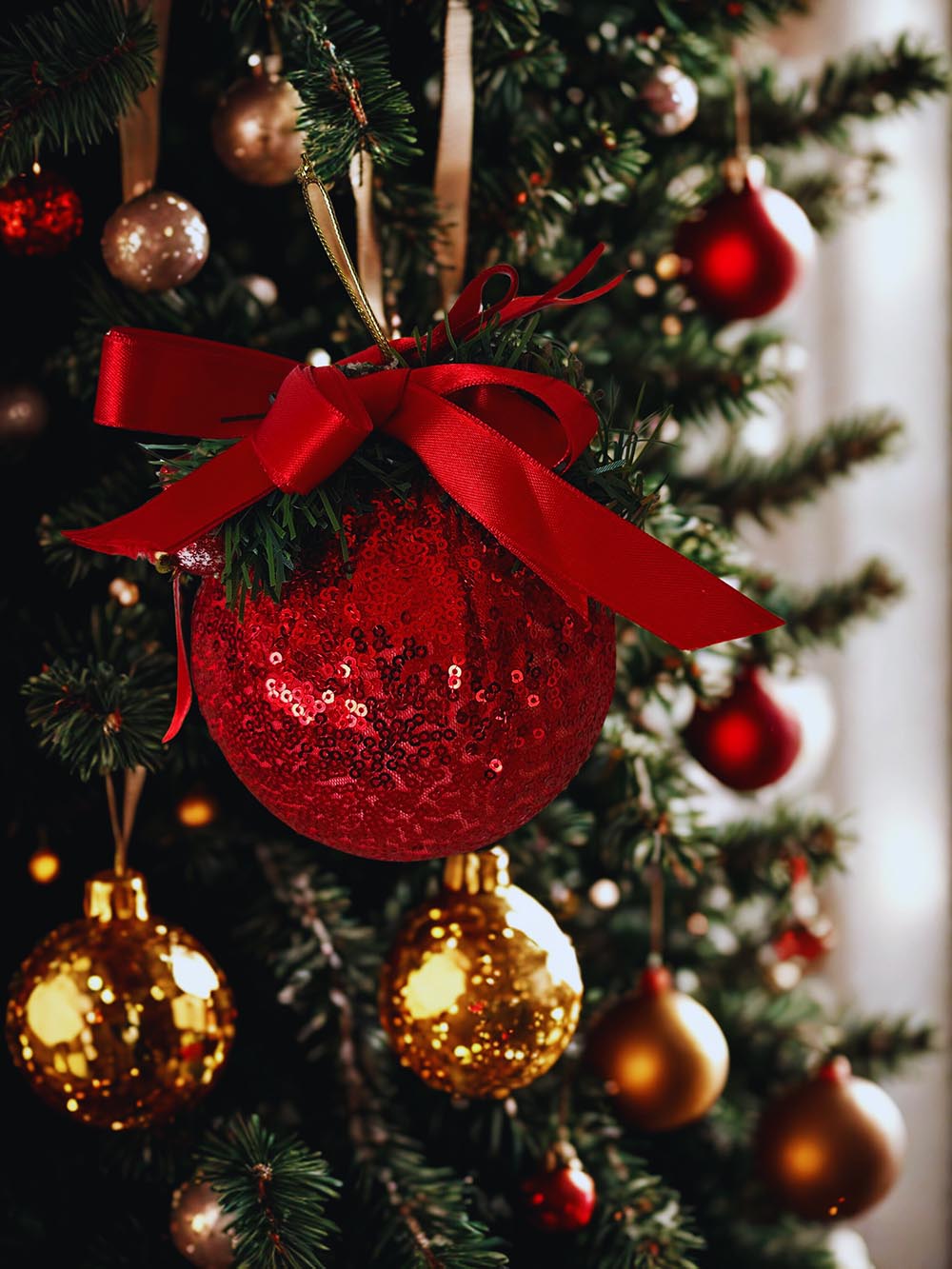 Yılbaşı Çam Ağacı Süsü Kırmızı 10 Cm Pırıltılı Yılbaşı Ağacı Topu