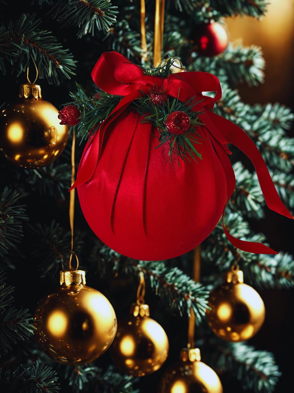 Yılbaşı Çam Ağacı Süsü Kırmızı 15 Cm Yılbaşı Ağacı Topu