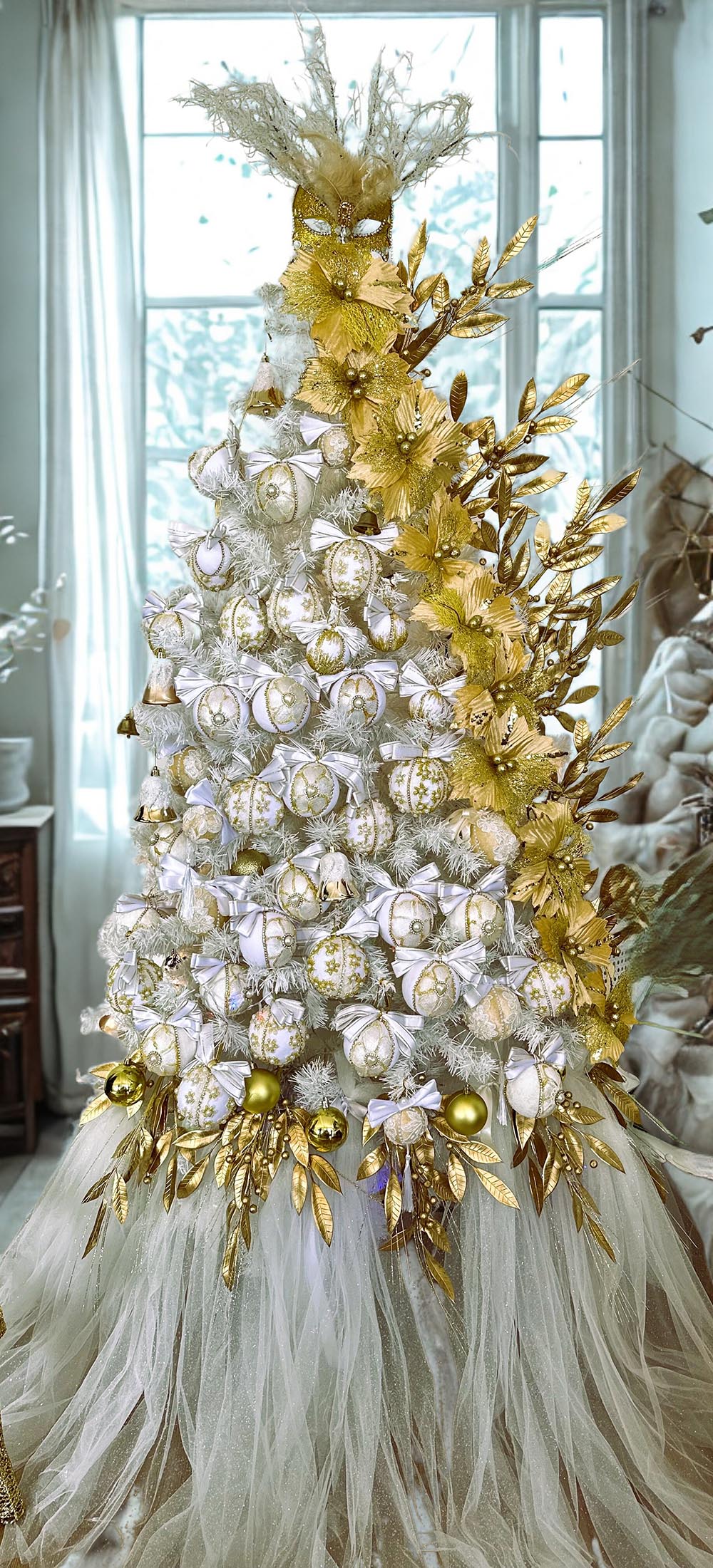 Beyaz Papatyalı Çam Ağacı Süsü - 8 Cm Yılbaşı Çam Ağacı Topu