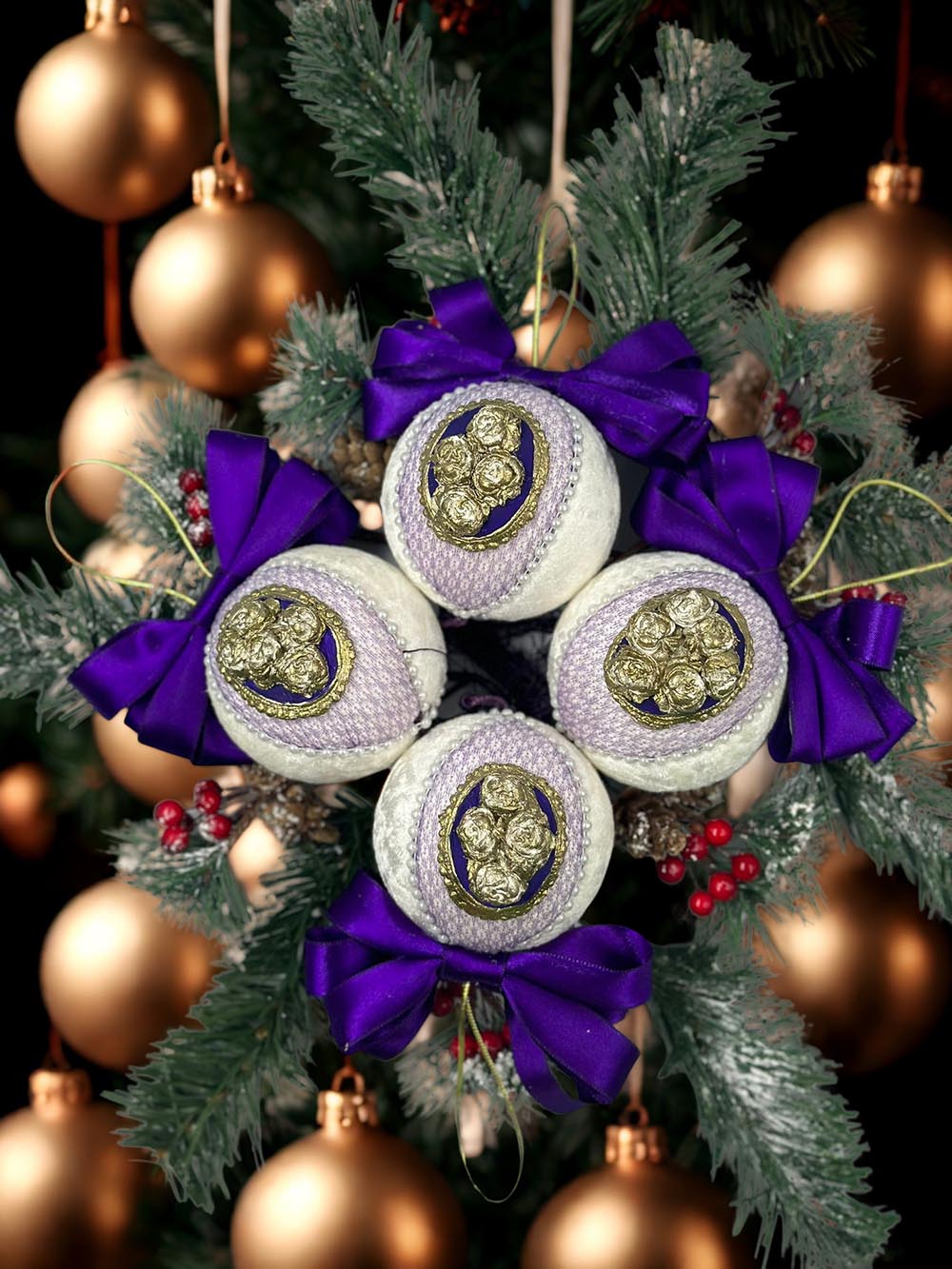 Mor Kurdele Çam Ağacı Süsü -Beyaz Yılbaşı Çam Ağacı Topu