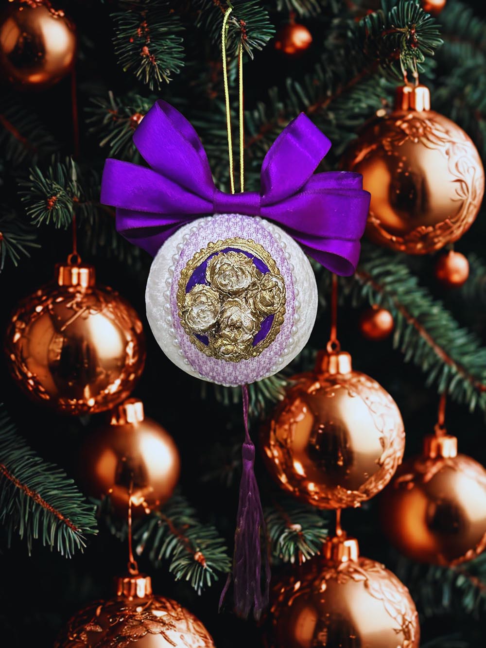 Mor Kurdele Çam Ağacı Süsü -Beyaz Yılbaşı Çam Ağacı Topu