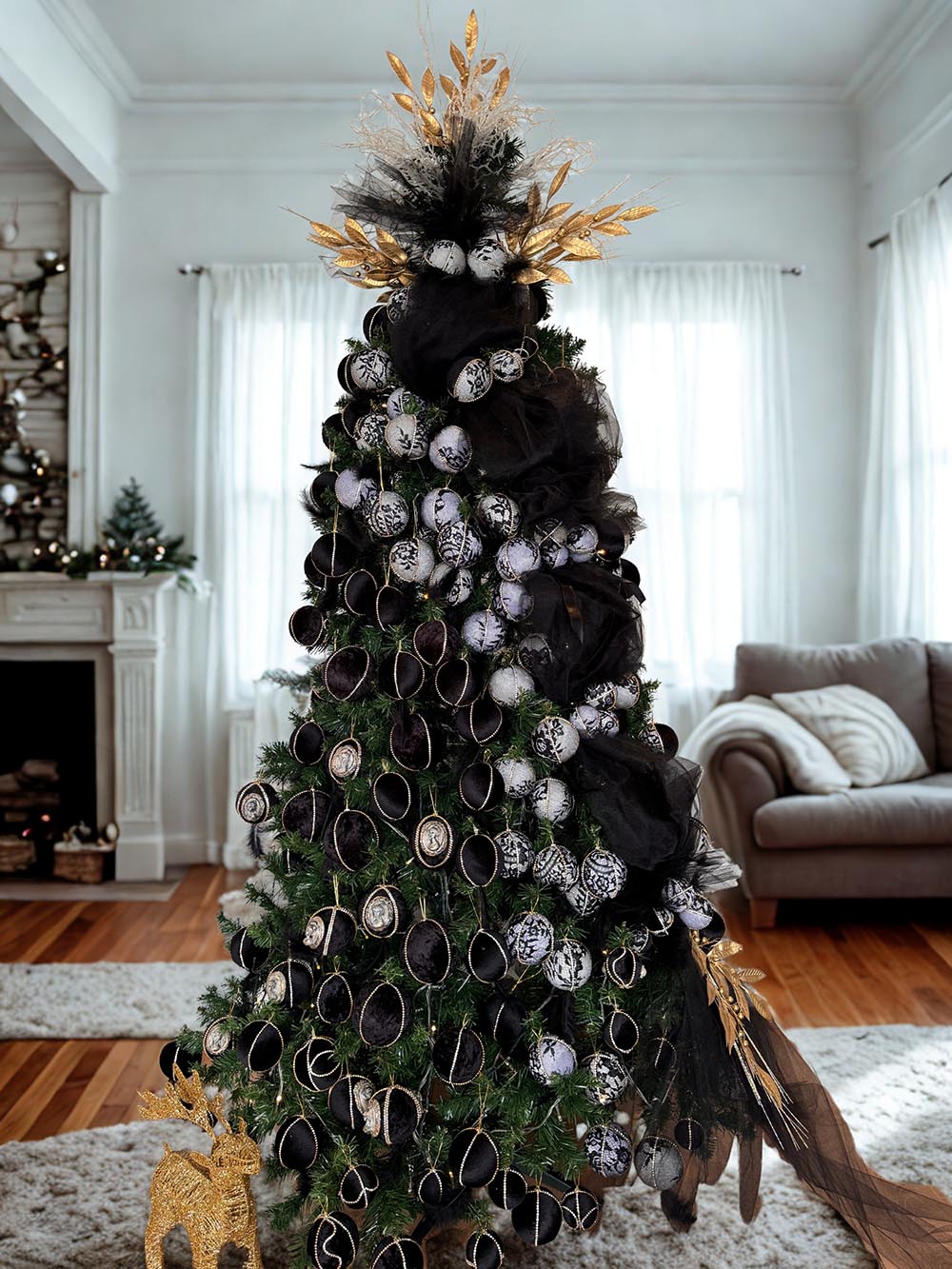 Siyah Yılbaşı Çam Ağacı Süsü - 8 Cm Kadın Figürlü Yılbaşı Çam Ağacı Topu