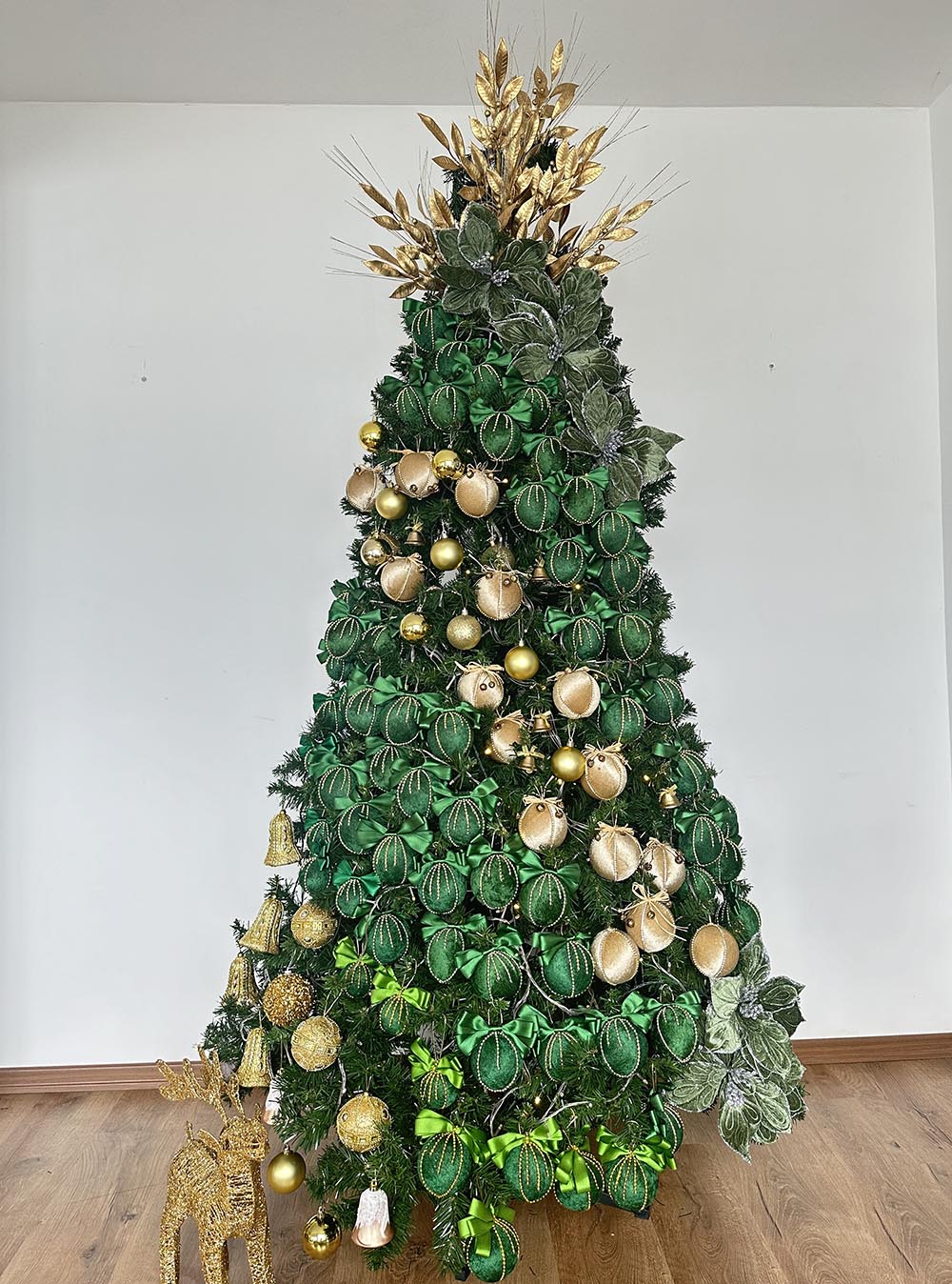 Yeşil Kadife Çam Ağacı Süsü - 8 Cm Fiyonklu Yılbaşı Çam Ağacı Topu