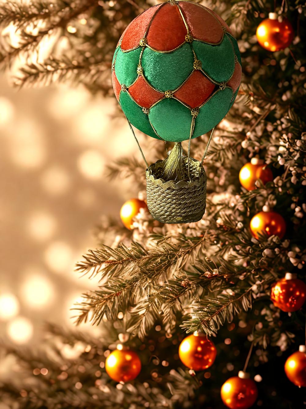 Yılbaşı Çam Ağacı Süsü - Uçan Balon Yılbaşı Çam Ağacı Topu 18 Cm